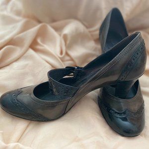Tahari Margo Heels in Black and Metallic Pewter